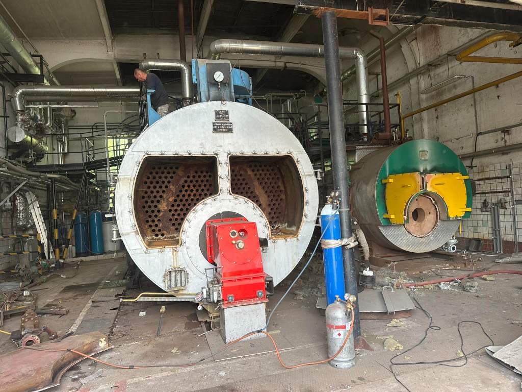 Ipari kazánok és berendezések bontása